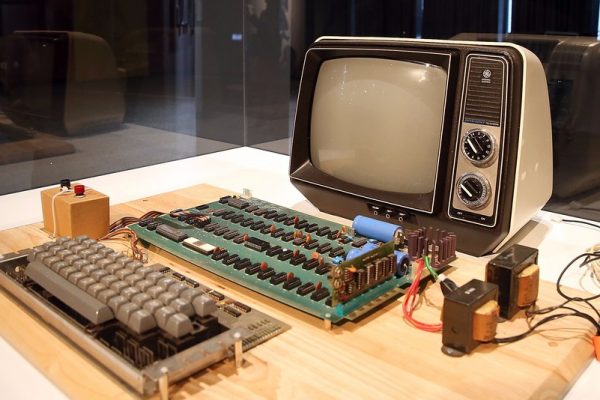 El primer ordenador | Primer Odenador Apple | El primer Portátil - Blog  InfoComputer